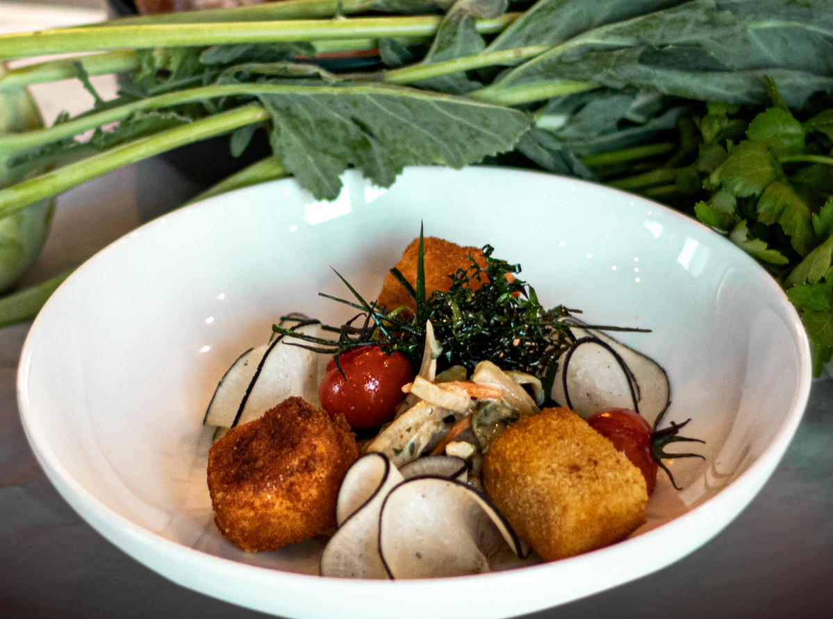 Feta Nuggets, Rahm Kohlrabi und Lauch, schwarzer Rettich