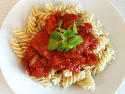Nudeln mit Tomatensauce