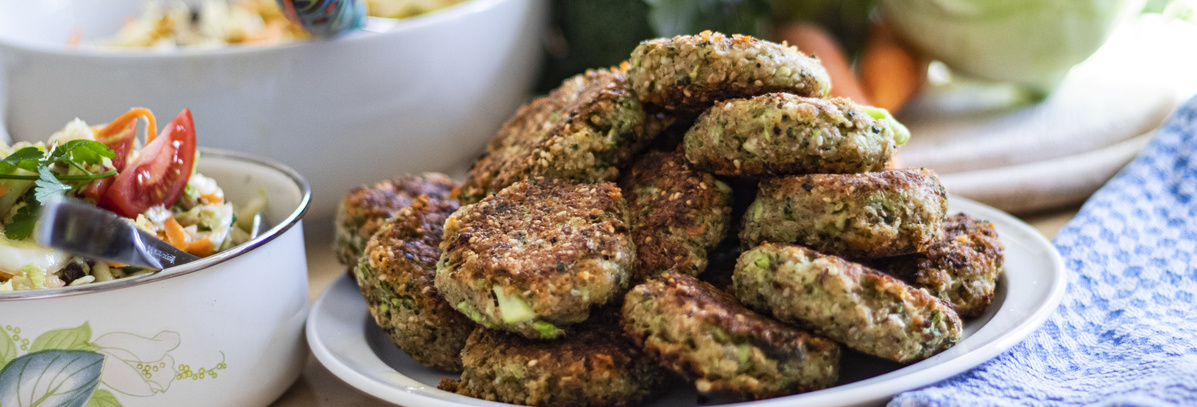 Brokkoli Frikadellen mit Chinakohlsalat