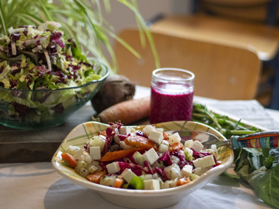 Warm gewaschener Wintersalat mit pfannenblanchiertem Gemüse 