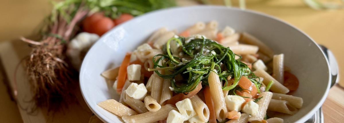 Mönchsbart mit Feta und Penne