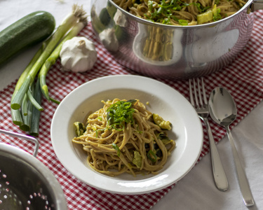 Zucchini Curry Rahm Nudeln mit Lauch