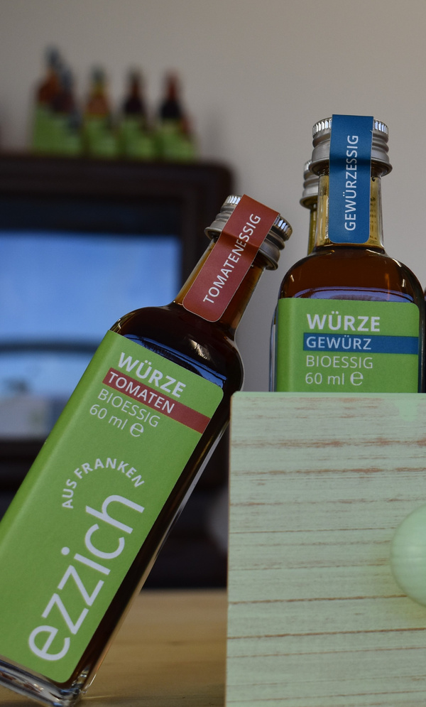 Tomanten-Essig und Gewürz-Essig der ezzich Essigmanufaktur